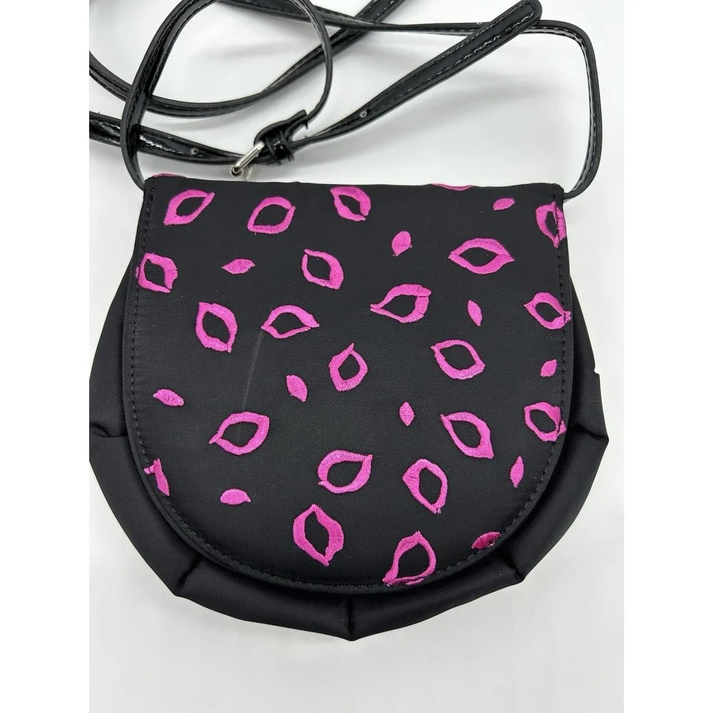 Vicky Tiel Black Fuchsia Lips‎ Embroidered Print Small Crossbody Purse Bag